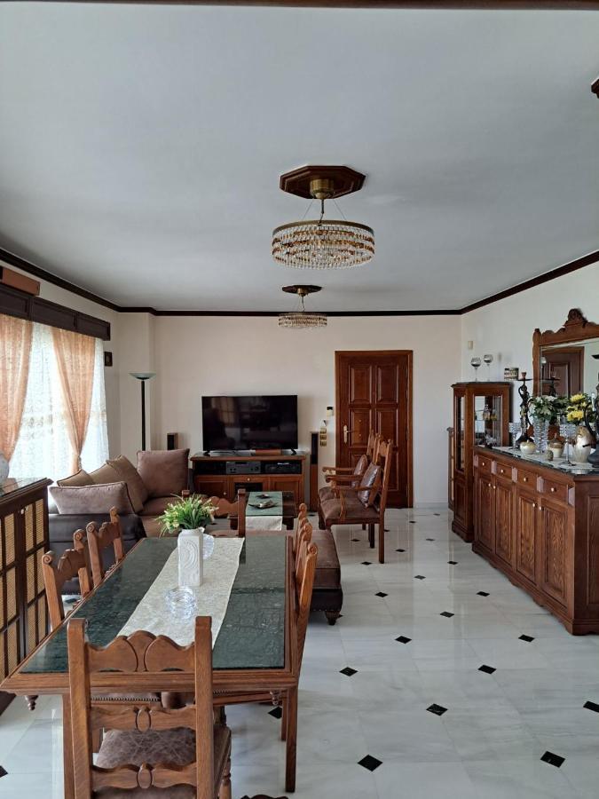 Seaview Flora'S Luxury Apartment-300Meters From The Beach Rethymno Esterno foto