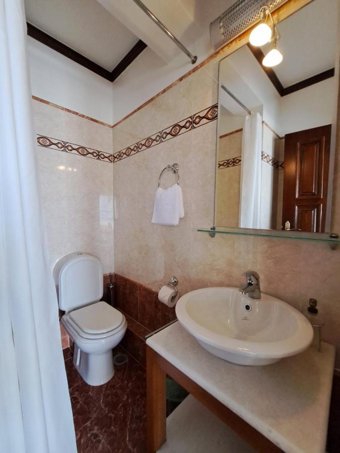 Seaview Flora'S Luxury Apartment-300Meters From The Beach Rethymno Esterno foto