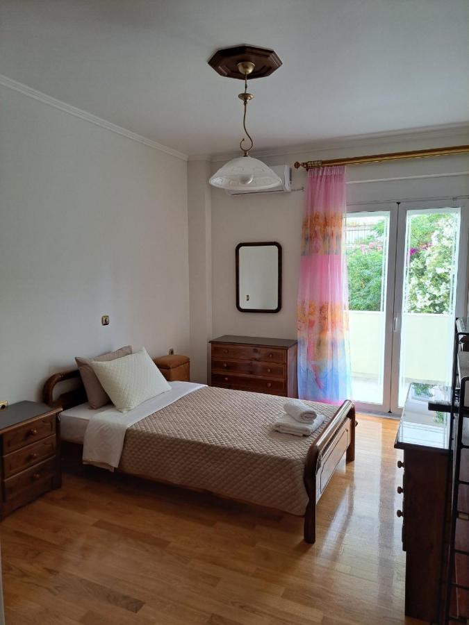 Seaview Flora'S Luxury Apartment-300Meters From The Beach Rethymno Esterno foto