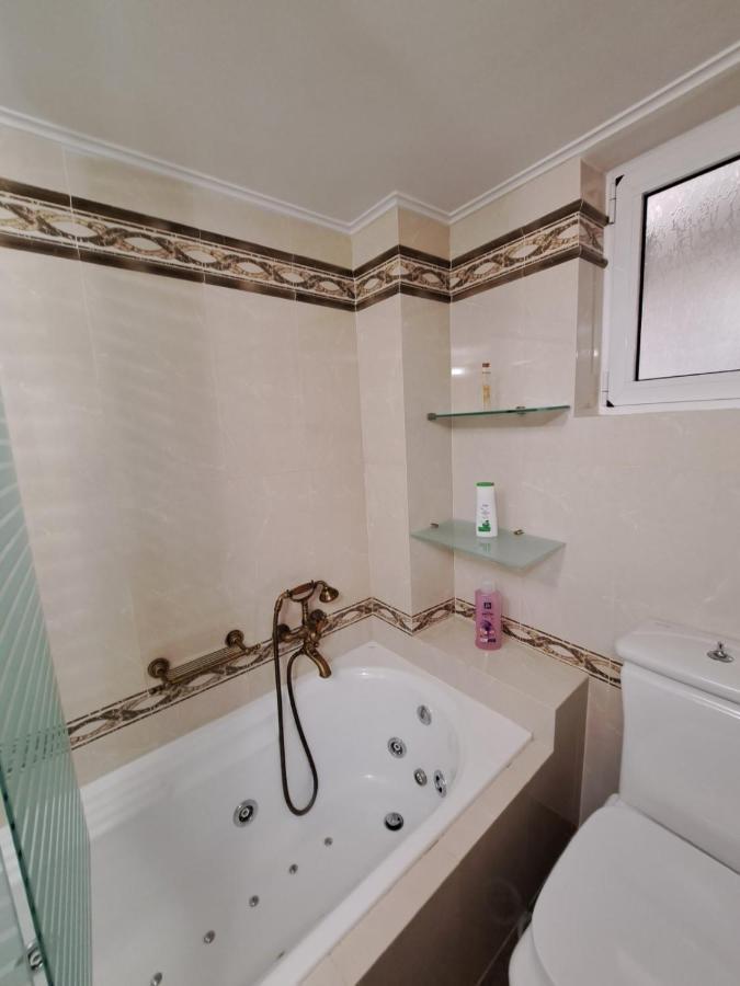 Seaview Flora'S Luxury Apartment-300Meters From The Beach Rethymno Esterno foto