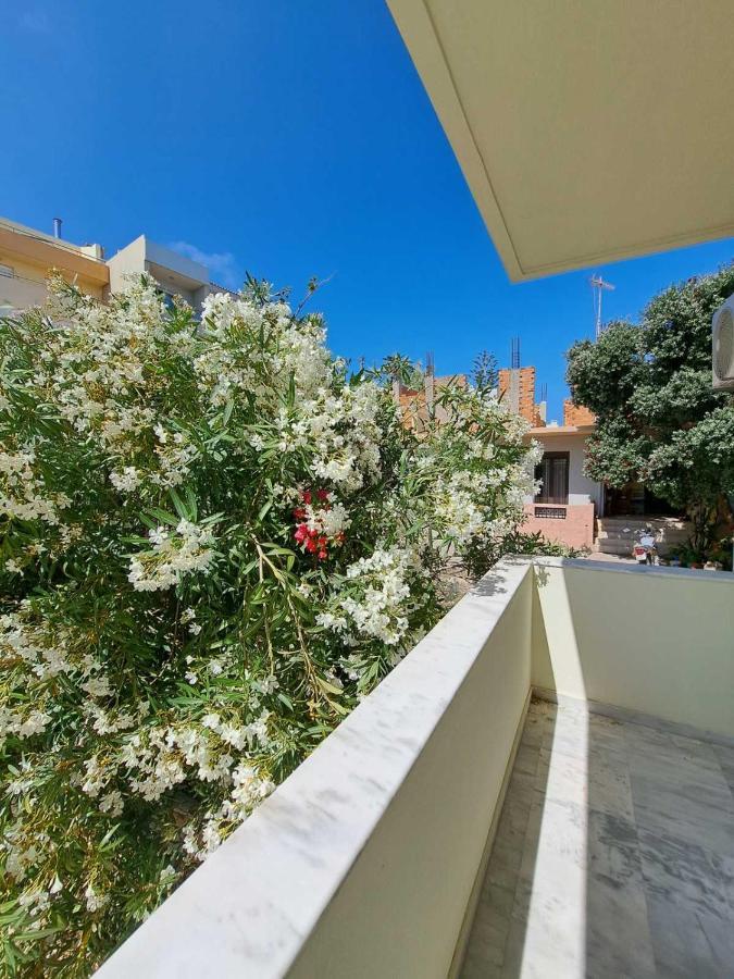 Seaview Flora'S Luxury Apartment-300Meters From The Beach Rethymno Esterno foto