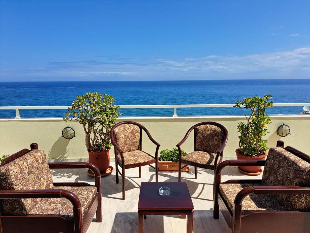 Seaview Flora'S Luxury Apartment-300Meters From The Beach Rethymno Esterno foto